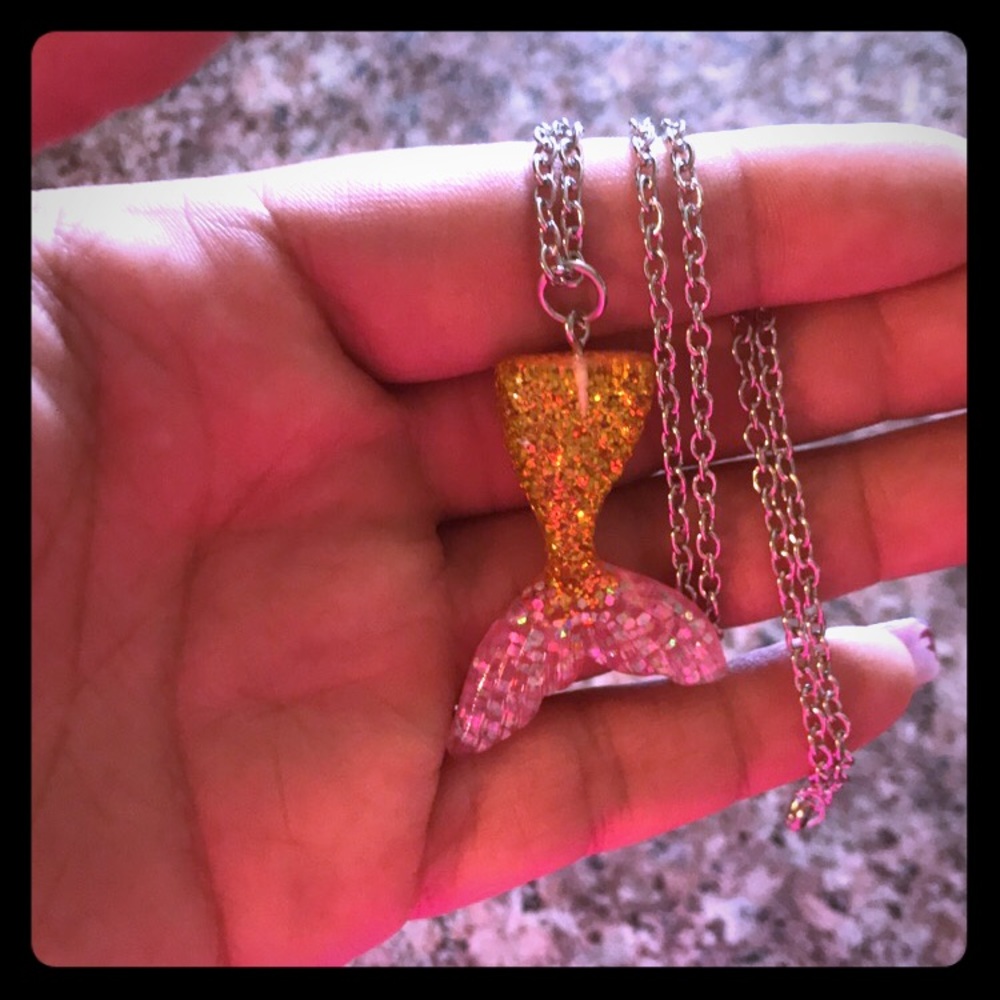 7 count Mermaid 🧜‍♀️ tail charm necklaces!